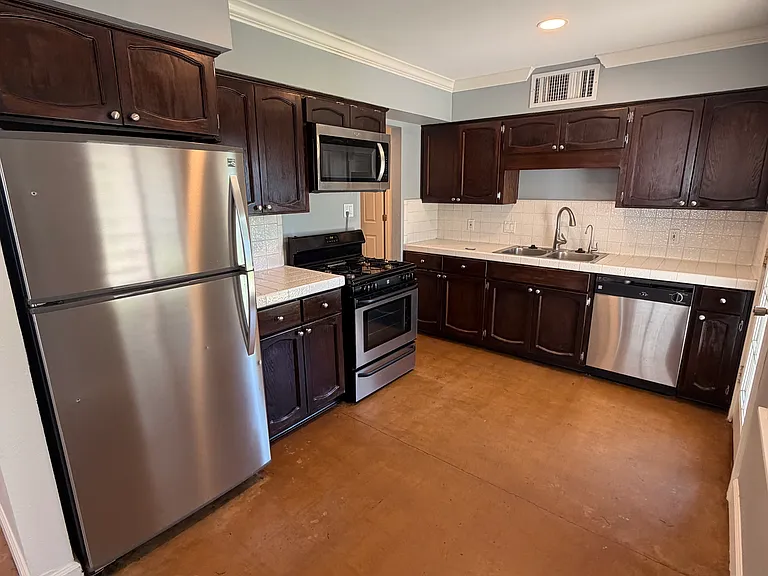 3419 E Turney Ave — Photo 4