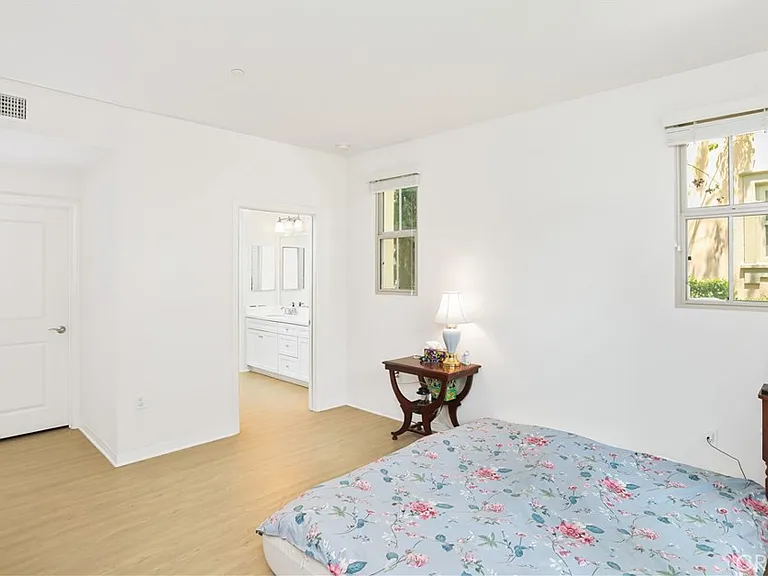 41 Kempton — Photo 17