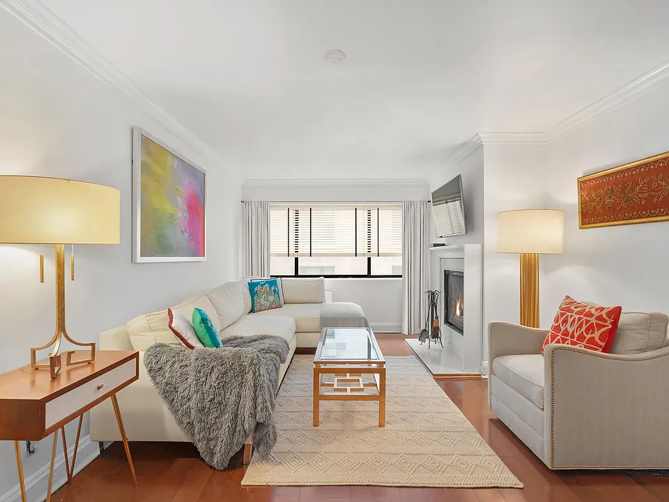 7 E 35th St #10E