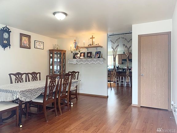 4th image of 1708 E Sweet St