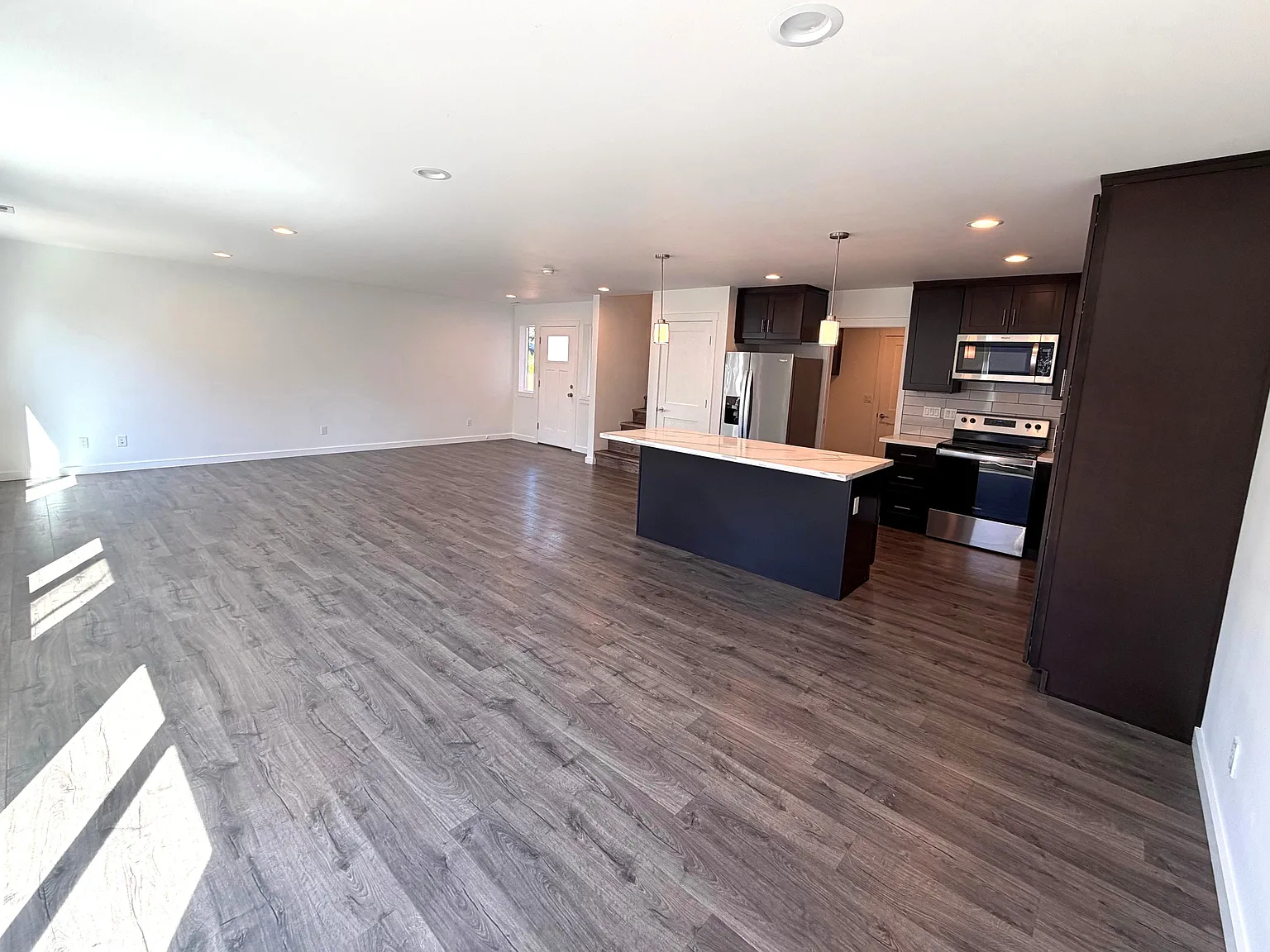 5 bed, 2.5 bath, 1888 sqft, $3,250 — Photo 4