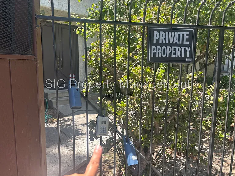 3200 Fairesta St #5 — Photo 33
