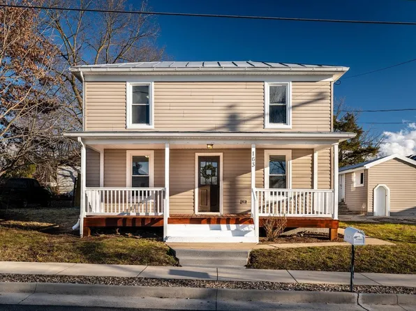 163 S Central St, Broadway, VA 22815