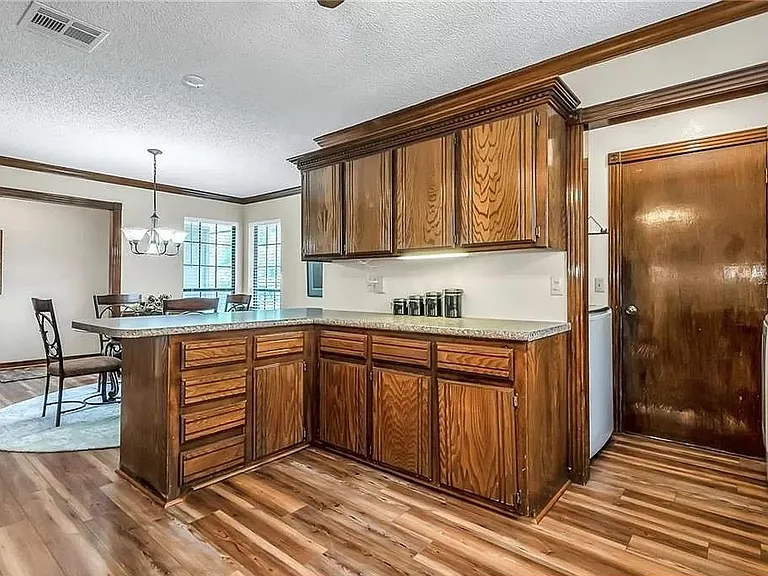 2613 Redwood Ln — Photo 12