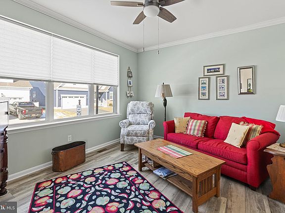 4th image of 200 Fox St