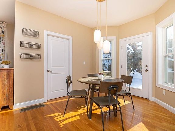 3rd image of 13 Osborne Hill Dr