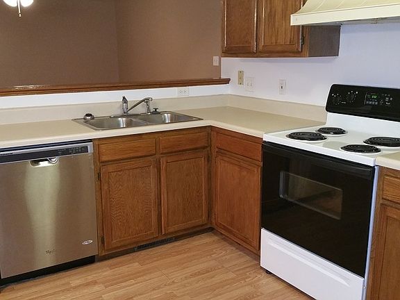 4th image of 305 Sheppard Dr