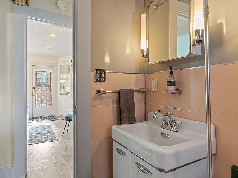 138 NW Hawthorne Ave — Photo 19