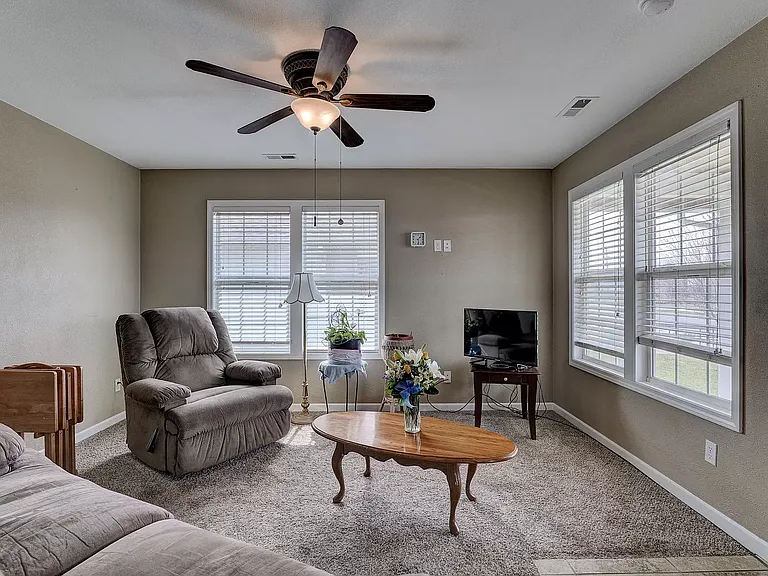 2121 Virginia Ave — Photo 6