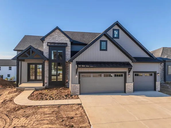 5209 Castlebar Dr, Bloomington, IL 61705