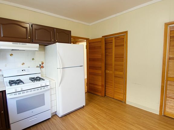3rd image of 100 Maywood St Floor 2