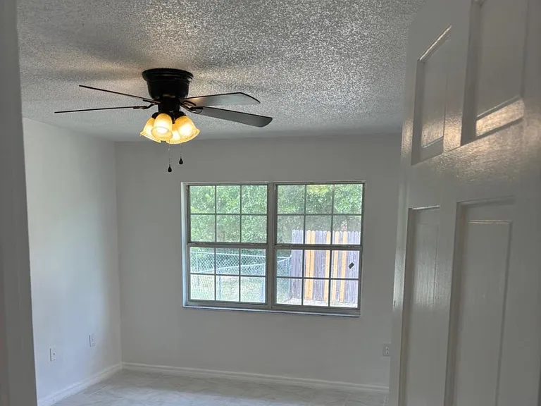 658 Royalty Ct — Photo 14
