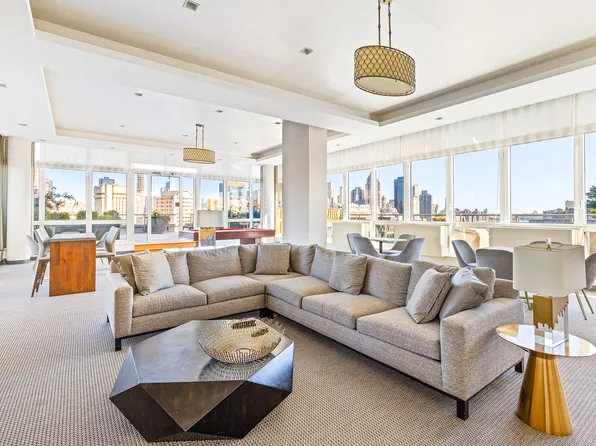 415 Main Street image 18 of 28