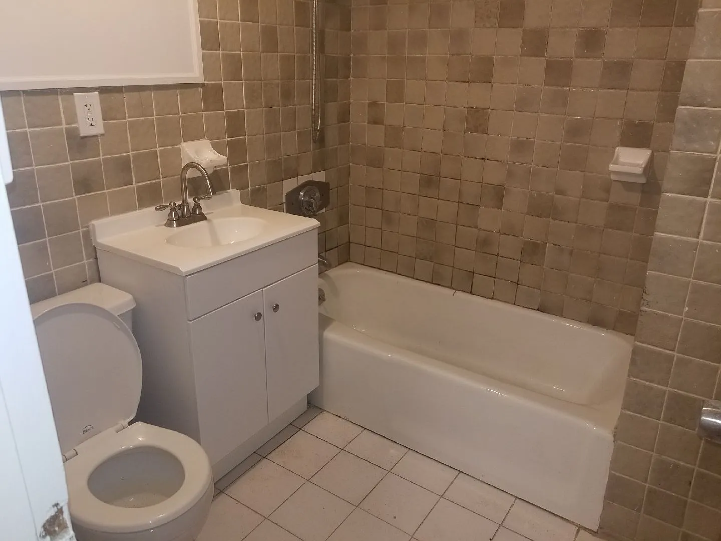 3 bed, 1150 sqft, $1,700 — Photo 4