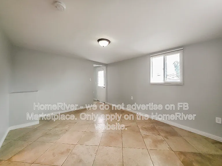 2221 E Beverly Ln — Photo 12