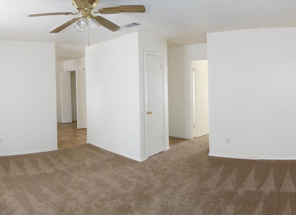 003_Living Room with Ceiling Fan_03292021