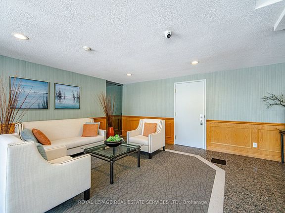 5th image of 30 Anglesey Blvd #Penthouse 403