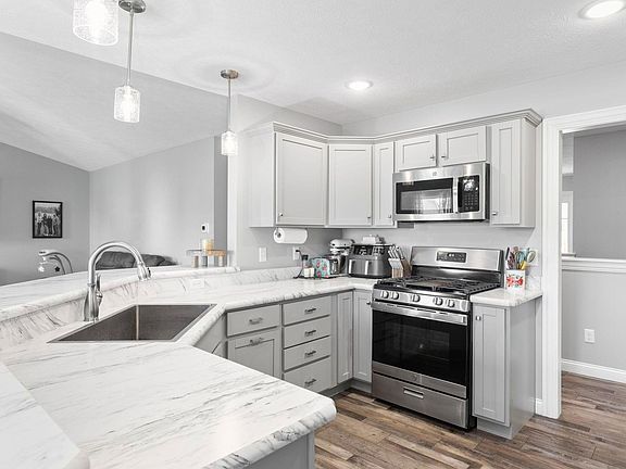 3rd image of 1604 Cobble Hills Dr