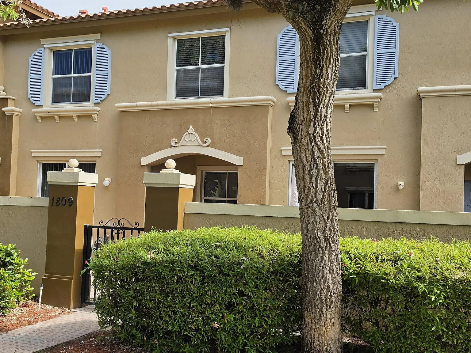 2 bed, 2.5 bath, 1086 sqft, $2,000 — Photo 1