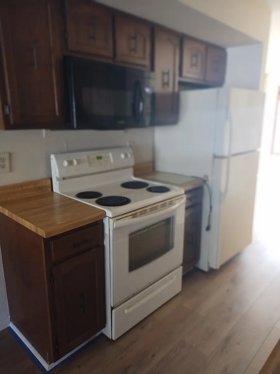 Building Photo - 1420 Oak Ct #1