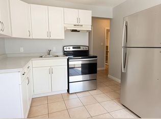 537 Confederation St #1, Sarnia, ON N7T 2C1