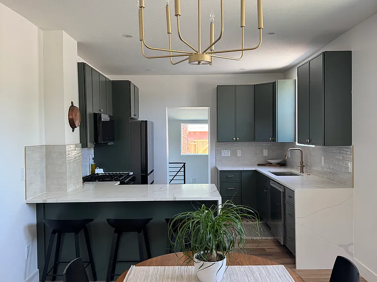 Dining room to kitchen