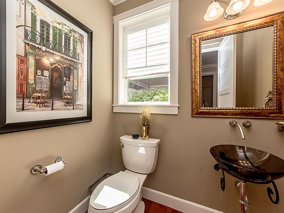 4th image of 3315 Emerald Ln