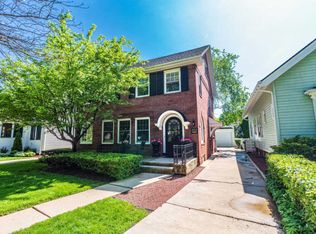 4114 N Farwell Ave, Shorewood, WI 53211