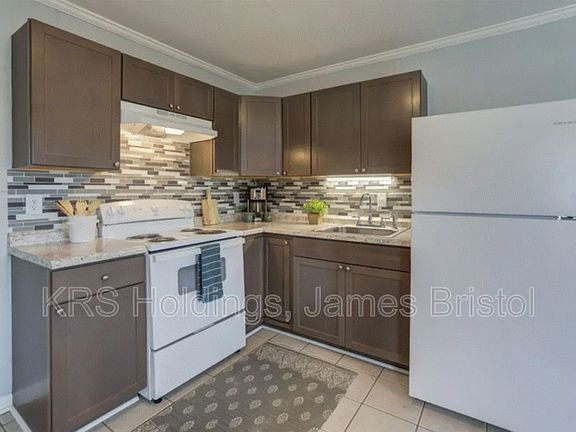 3rd image of 4119 Richmond Hwy
