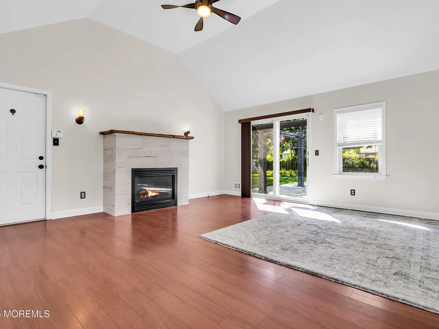3 bed, 1192 sqft, $4,400 — Photo 4