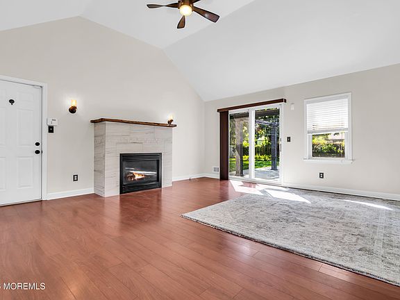 4th image of 30 Pear St
