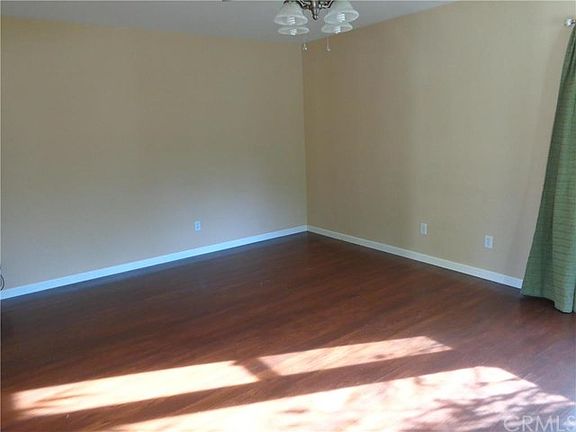 4th image of 464 E 6th Ave