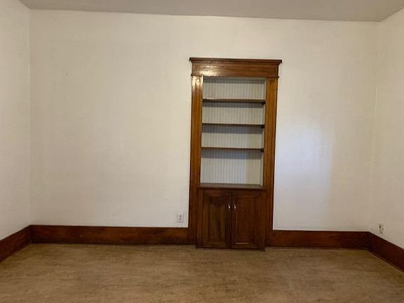3rd image of 423 10th Ave S #2