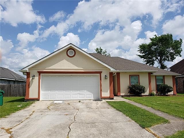 1st image of 572 Foxwood Ln