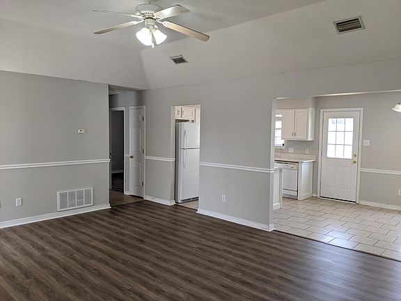 3rd image of 6626 Woodside Ct E