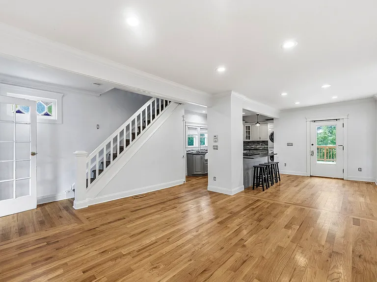 9 Belden Pl — Photo 4