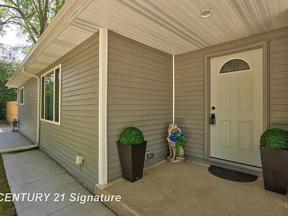 4th image of 3155 Walters Dr