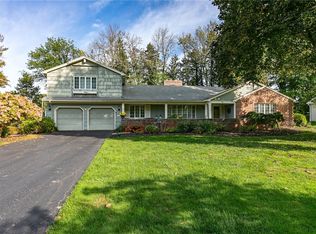 76 N Country Club Dr, Rochester, NY 14618