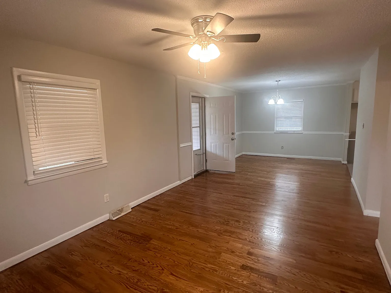 3 bed, 1.0 bath, 1044 sqft, $1,595 — Photo 4