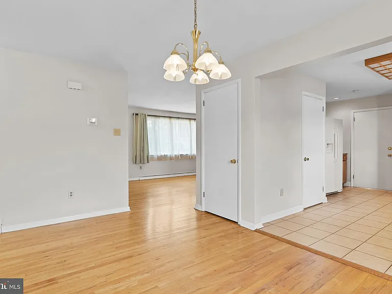 213 Sunset Dr — Photo 5