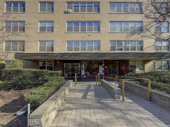 135 Ocean Parkway #1R, Brooklyn, NY 11218