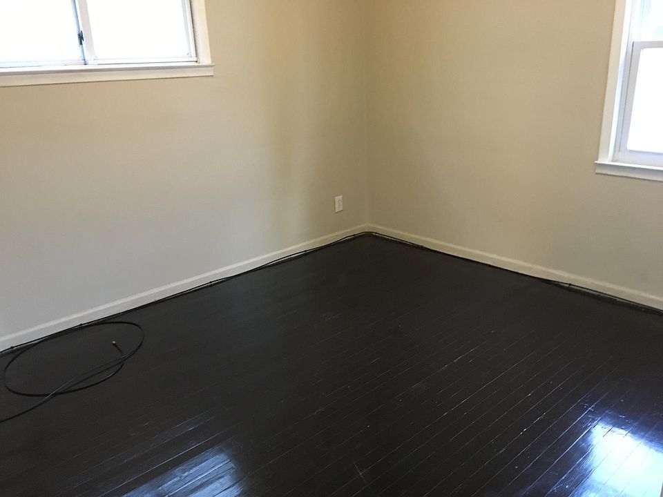 1st image of 425 Mill St