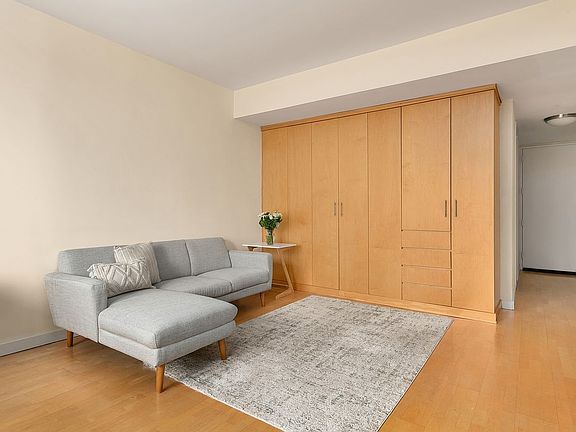 3rd image of 205 E 68th St #T6b