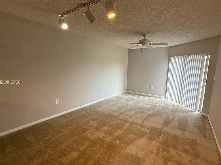 9933 Nob Hill Ln #9933 — Photo 6