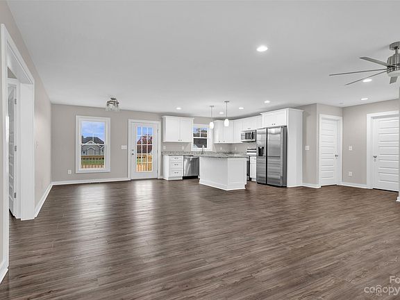 3rd image of 106 E Dundee Ct