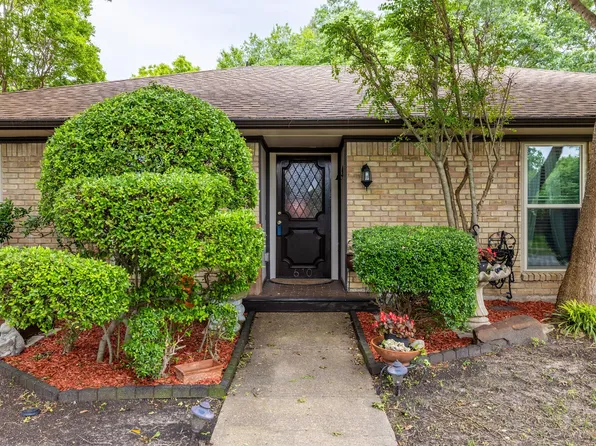 610 Brookfield Dr, Garland, TX 75040
