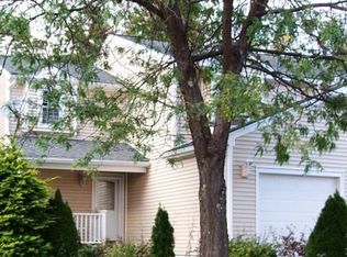 31 Santoro Rd, Worcester, MA 01606