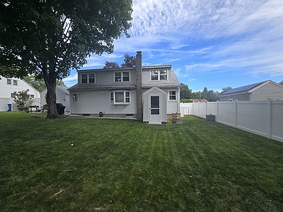 5th image of 14 Ridgewood Cir