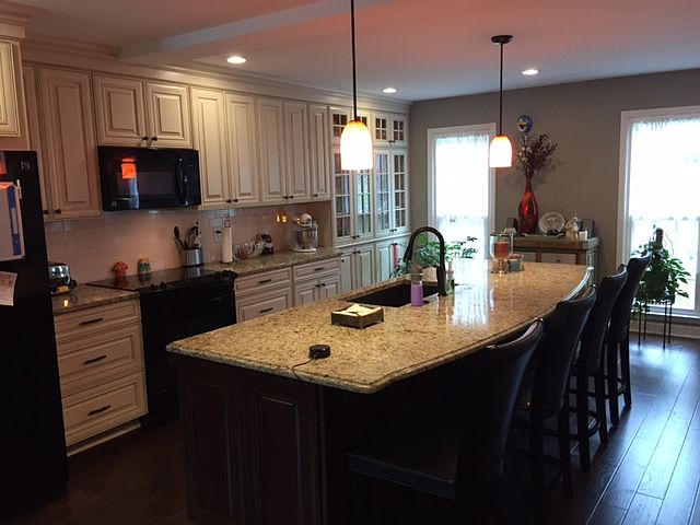 Kitchen with eat-in bar