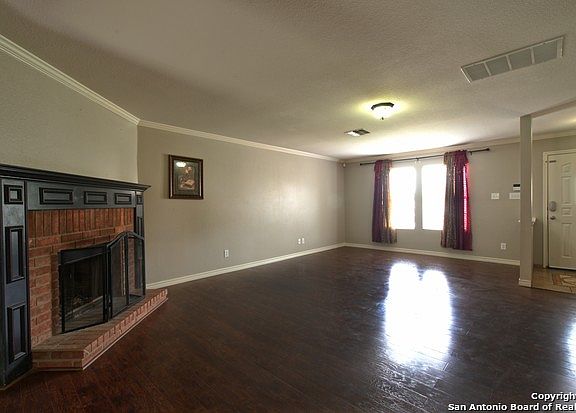3rd image of 105 Willow Blf